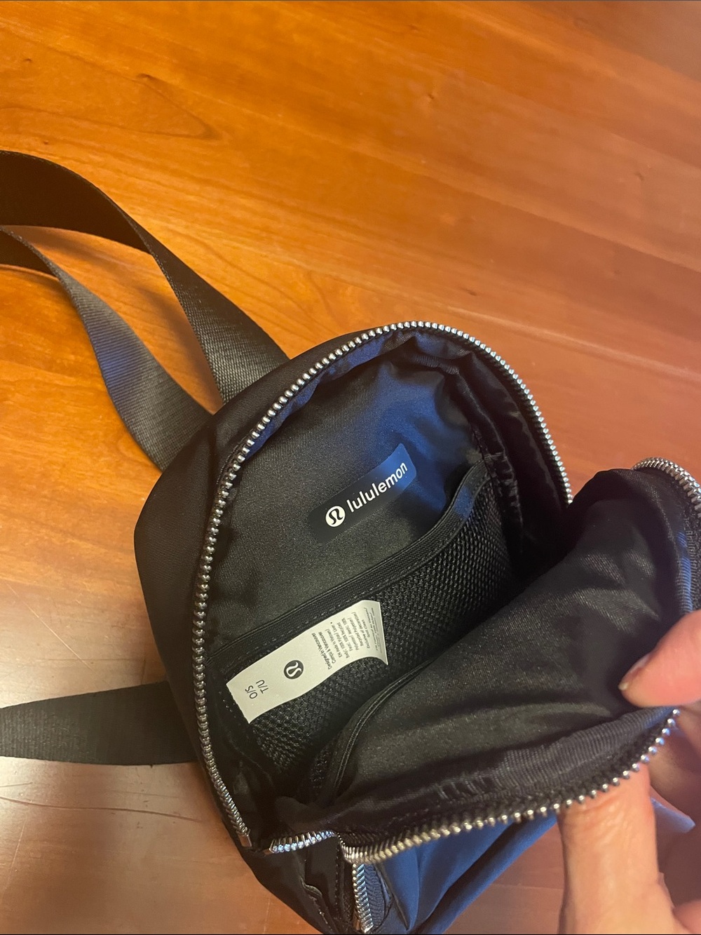 lululemon athletica Everywhere Sling Bag Small 2L - Picture 10 of 10